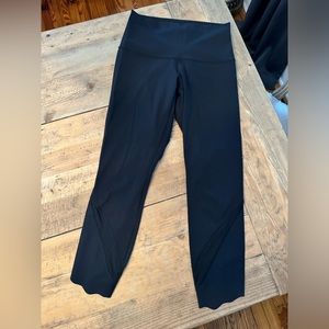 Lululemon Black Scalloped HR - 25”